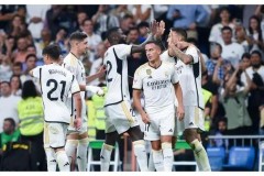 德布劳内亮相曼城：球迷欢呼见证传球大师风采